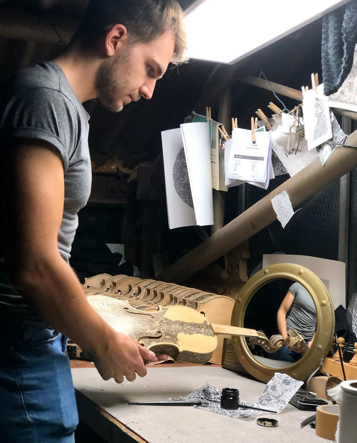 I Spent Over 4 Years Illustrating Dante's Inferno On Musical Instruments And Here's How It Looks On Violins I Spent Over 4 Years Illustrating Dante's Inferno On Musical Instruments And Here's How It Looks On Violins