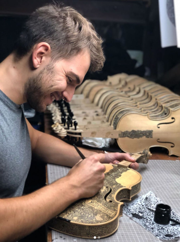 I Spent Over 4 Years Illustrating Dante's Inferno On Musical Instruments And Here's How It Looks On Violins I Spent Over 4 Years Illustrating Dante's Inferno On Musical Instruments And Here's How It Looks On Violins