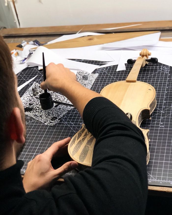 I Spent Over 4 Years Illustrating Dante's Inferno On Musical Instruments And Here's How It Looks On Violins I Spent Over 4 Years Illustrating Dante's Inferno On Musical Instruments And Here's How It Looks On Violins