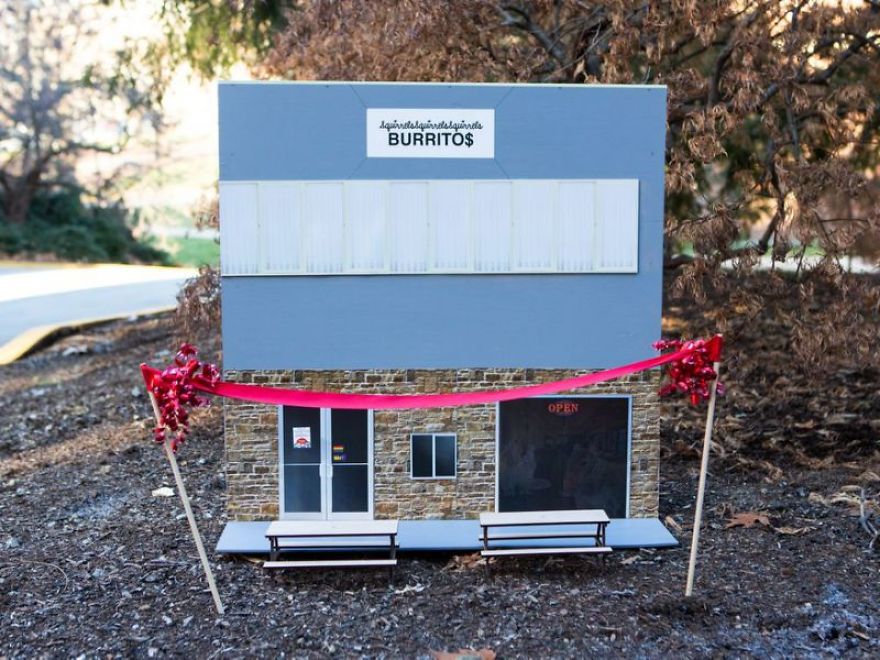 The First-Ever Food Joint For Squirrels Is Booming In Lexington, Kentucky The First-Ever Food Joint For Squirrels Is Booming In Lexington, Kentucky