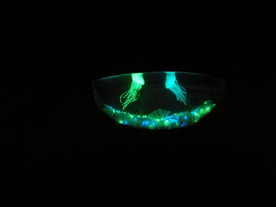 I Created This Jellyfish Comb Using Resin And Wood