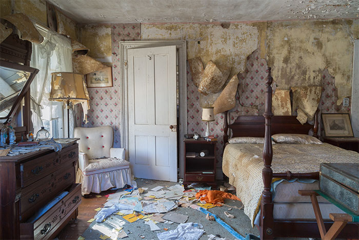 This German American House Was Left Behind With All Its Belonging Still Inside (17 Pics)