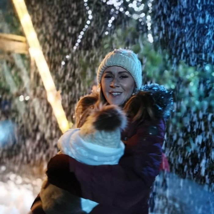 Breastfeeding Mom's Emotional Encounter With Orangutan At The Oldest Zoo In The World Goes Viral Breastfeeding Mom's Emotional Encounter With Orangutan At The Oldest Zoo In The World Goes Viral