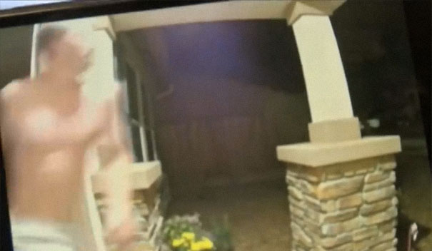 Couple Baits Thieves With Unsecured Bikes And Then Beats Them With Bats, But Not Everyone Thinks It's Okay Couple Baits Thieves With Unsecured Bikes And Then Beats Them With Bats, But Not Everyone Thinks It's Okay