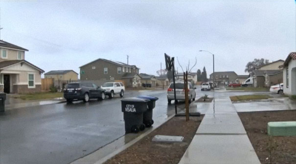 Couple Baits Thieves With Unsecured Bikes And Then Beats Them With Bats, But Not Everyone Thinks It's Okay