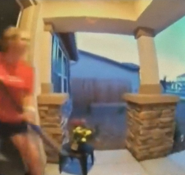 Couple Baits Thieves With Unsecured Bikes And Then Beats Them With Bats, But Not Everyone Thinks It's Okay