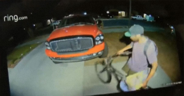 Couple Baits Thieves With Unsecured Bikes And Then Beats Them With Bats, But Not Everyone Thinks It's Okay
