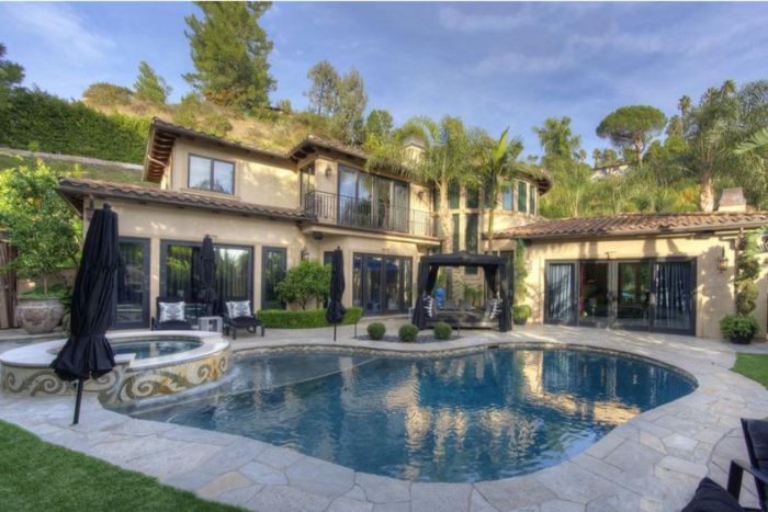 'Luxury' House Owned By Dr. Phil Is For Sale And People Are Finding Lots Of Things Very Wrong With Its Design 'Luxury' House Owned By Dr. Phil Is For Sale And People Are Finding Lots Of Things Very Wrong With Its Design