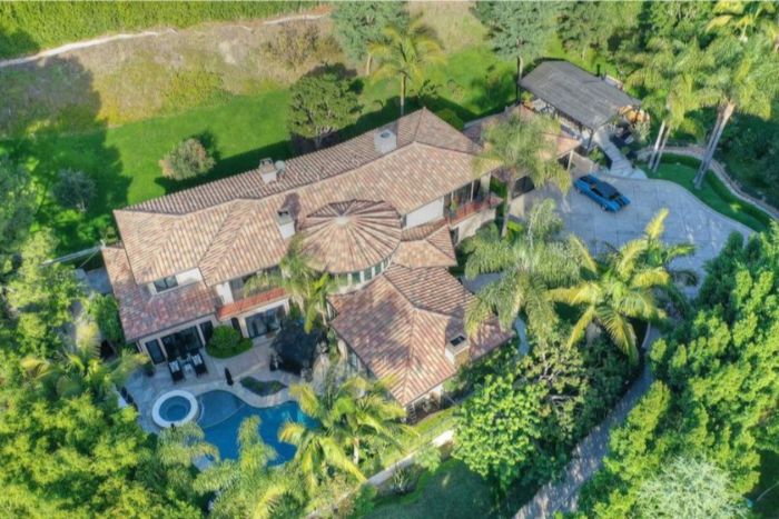 'Luxury' House Owned By Dr. Phil Is For Sale And People Are Finding Lots Of Things Very Wrong With Its Design 'Luxury' House Owned By Dr. Phil Is For Sale And People Are Finding Lots Of Things Very Wrong With Its Design