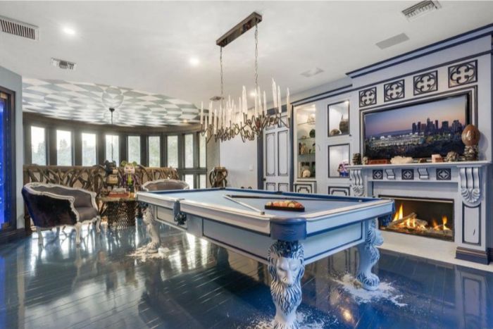 'Luxury' House Owned By Dr. Phil Is For Sale And People Are Finding Lots Of Things Very Wrong With Its Design 'Luxury' House Owned By Dr. Phil Is For Sale And People Are Finding Lots Of Things Very Wrong With Its Design