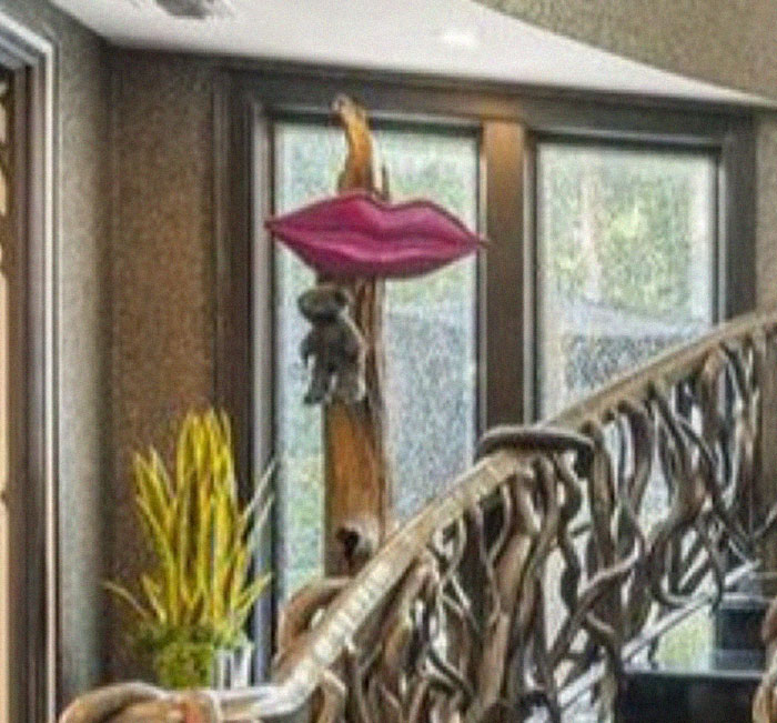 'Luxury' House Owned By Dr. Phil Is For Sale And People Are Finding Lots Of Things Very Wrong With Its Design 'Luxury' House Owned By Dr. Phil Is For Sale And People Are Finding Lots Of Things Very Wrong With Its Design