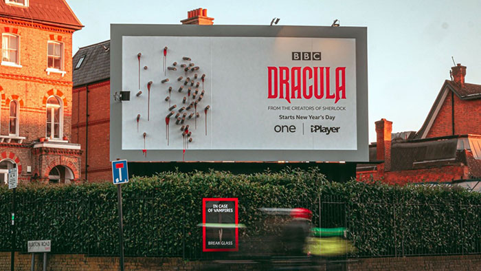BBC's Dracula Billboard Confuses People During The Daytime But Grabs Attention At Night BBC's Dracula Billboard Confuses People During The Daytime But Grabs Attention At Night