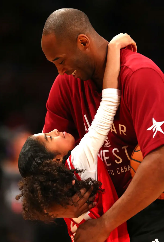 17 Heartbreaking Photos Of Kobe Bryant And His 13-Year-Old Daughter, Gigi 17 Heartbreaking Photos Of Kobe Bryant And His 13-Year-Old Daughter, Gigi