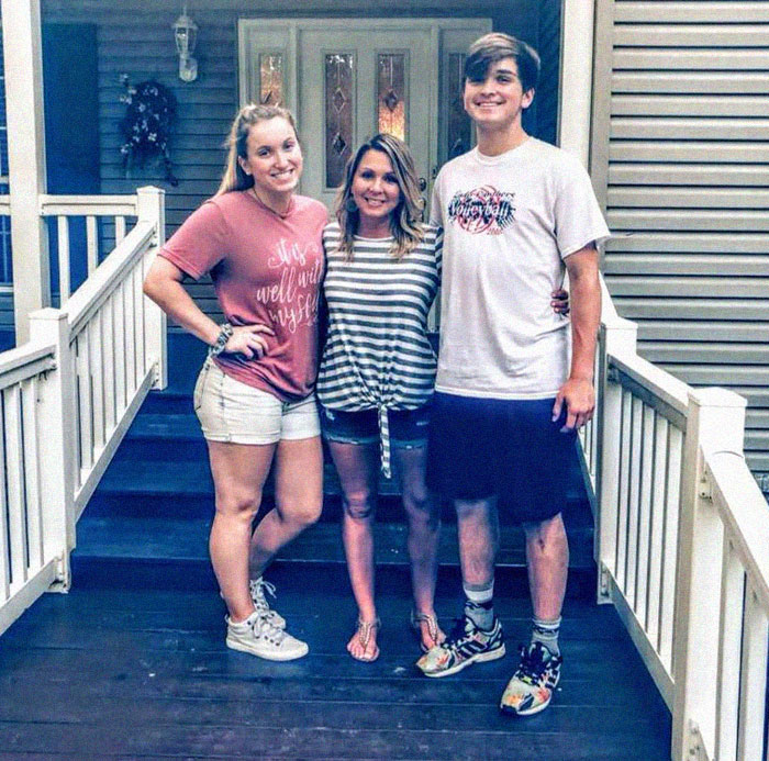 Mom Shares Heartfelt Explanation On Why Parents Have To "Soak It All In" While The Kids Are Still Young, Goes Viral