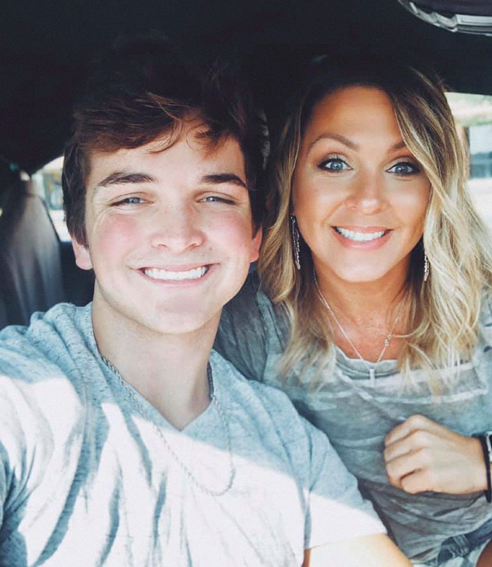 Mom Shares Heartfelt Explanation On Why Parents Have To "Soak It All In" While The Kids Are Still Young, Goes Viral