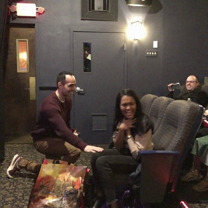 Man Secretly 'Hacks' His Girlfriend's Favorite Disney Movie To Include A Proposal In A "Crowded" Movie Theater Man Secretly 'Hacks' His Girlfriend's Favorite Disney Movie To Include A Proposal In A "Crowded" Movie Theater