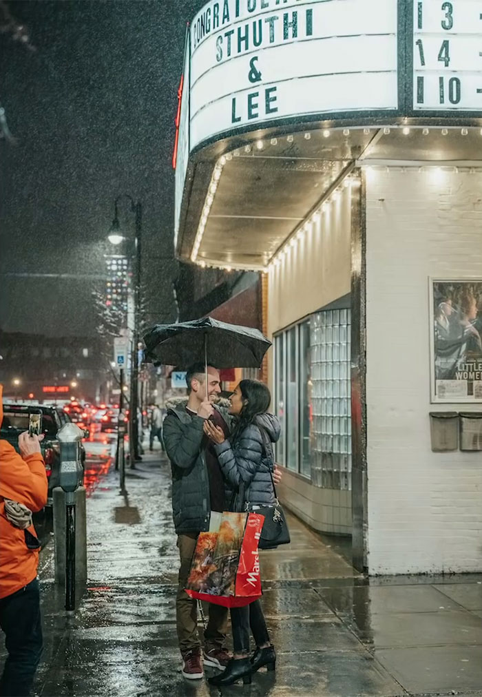 Man Secretly 'Hacks' His Girlfriend's Favorite Disney Movie To Include A Proposal In A "Crowded" Movie Theater Man Secretly 'Hacks' His Girlfriend's Favorite Disney Movie To Include A Proposal In A "Crowded" Movie Theater