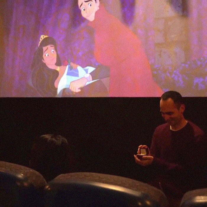 Man Secretly 'Hacks' His Girlfriend's Favorite Disney Movie To Include A Proposal In A "Crowded" Movie Theater Man Secretly 'Hacks' His Girlfriend's Favorite Disney Movie To Include A Proposal In A "Crowded" Movie Theater
