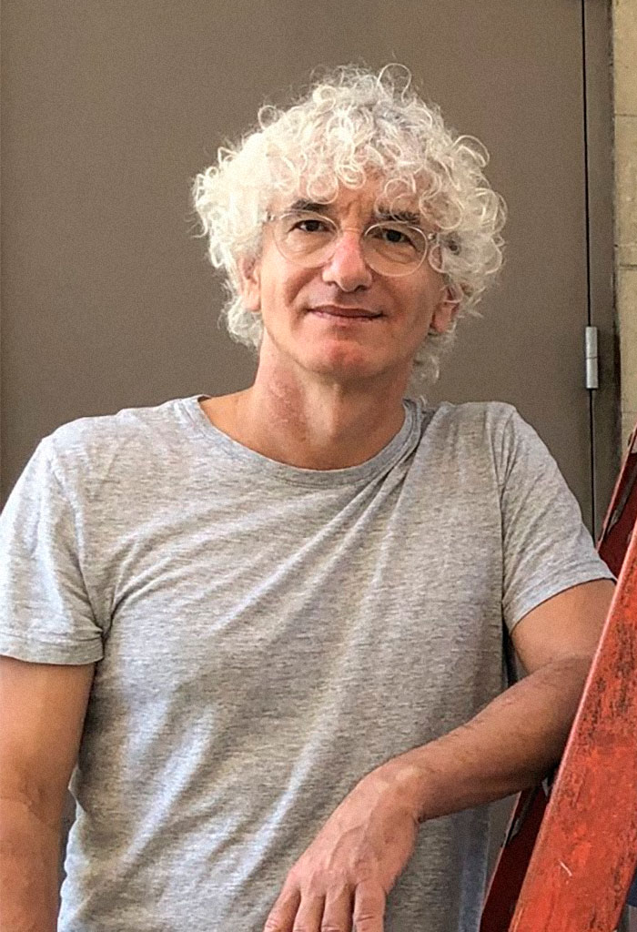 Women Tell Man Not To Mansplain "Men In Black" To Them, Turns Out He's The Writer