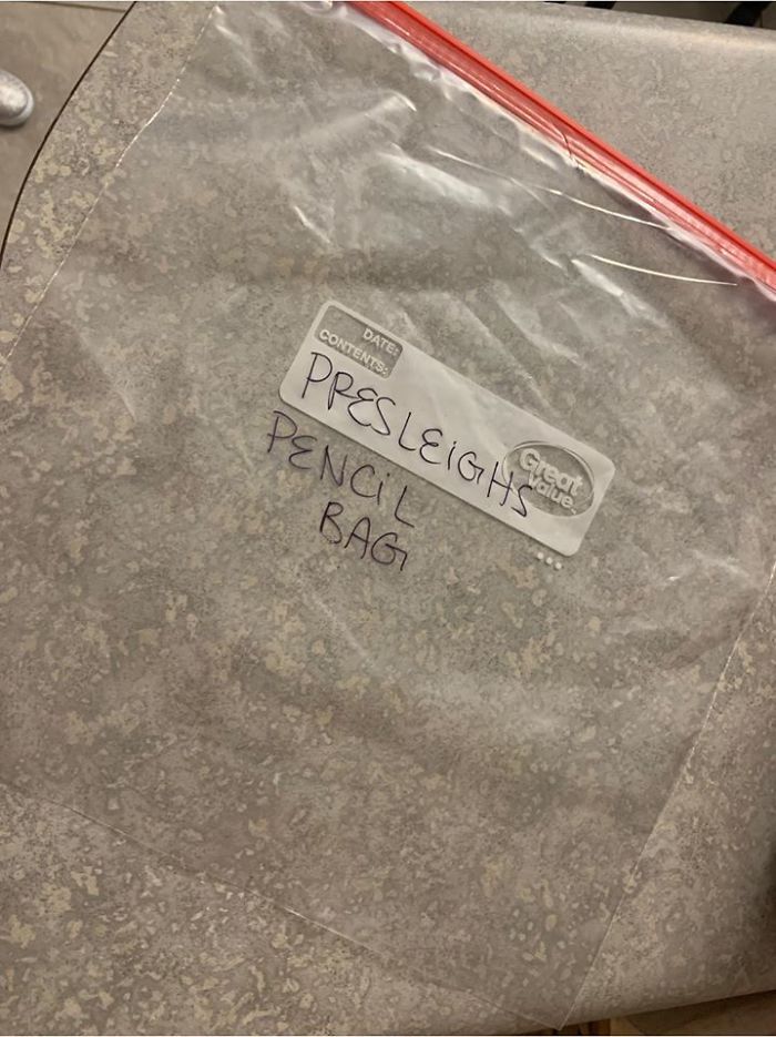 Ungrateful Girl Throws Pencil Case Mom Bought Her In The Trash, Learns A Lesson When Mom Replaces It With A Ziploc Bag Ungrateful Girl Throws Pencil Case Mom Bought Her In The Trash, Learns A Lesson When Mom Replaces It With A Ziploc Bag