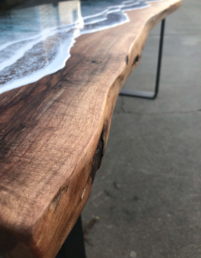 These Artists Create Mesmerizing Tables That Look Like They're Being Washed By An Ocean Wave These Artists Create Mesmerizing Tables That Look Like They're Being Washed By An Ocean Wave