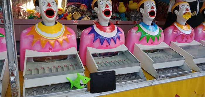 Kids Don't Want To Go On A Family Trip, So Their Parents Take Their Modem Instead Kids Don't Want To Go On A Family Trip, So Their Parents Take Their Modem Instead