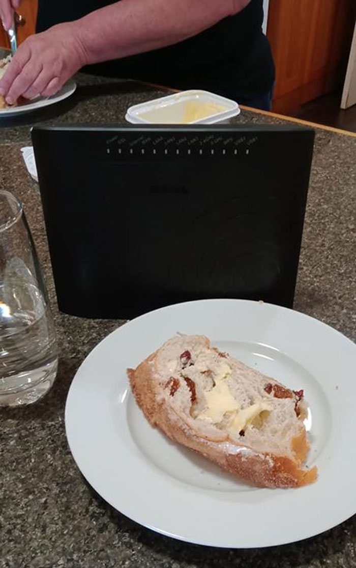 Kids Don't Want To Go On A Family Trip, So Their Parents Take Their Modem Instead Kids Don't Want To Go On A Family Trip, So Their Parents Take Their Modem Instead