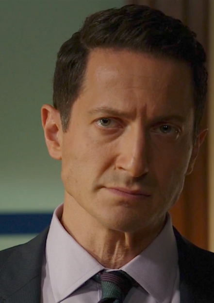 sasha-roiz-5e2c662e702fe.jpg