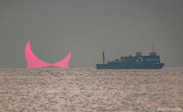 'Devil's Horns' Sunrise Photo Goes Viral And It's 100% Real 'Devil's Horns' Sunrise Photo Goes Viral And It's 100% Real