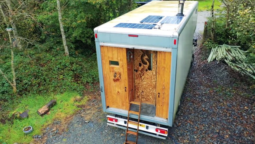 Retired Police Officer Follow His Dream Of Converting A Van In Lord Of The Rings Retired Police Officer Follow His Dream Of Converting A Van In Lord Of The Rings