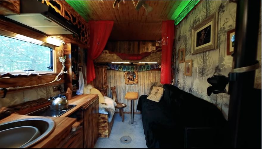 Retired Police Officer Follow His Dream Of Converting A Van In Lord Of The Rings Retired Police Officer Follow His Dream Of Converting A Van In Lord Of The Rings