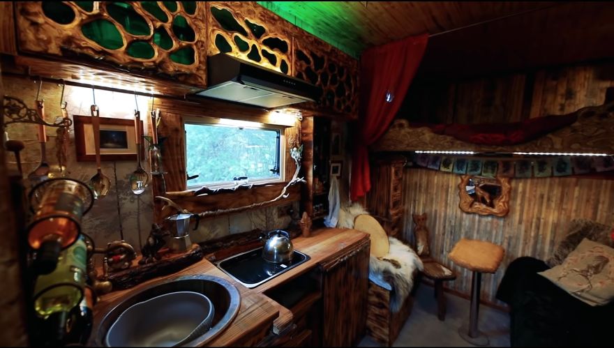 Retired Police Officer Follow His Dream Of Converting A Van In Lord Of The Rings Retired Police Officer Follow His Dream Of Converting A Van In Lord Of The Rings