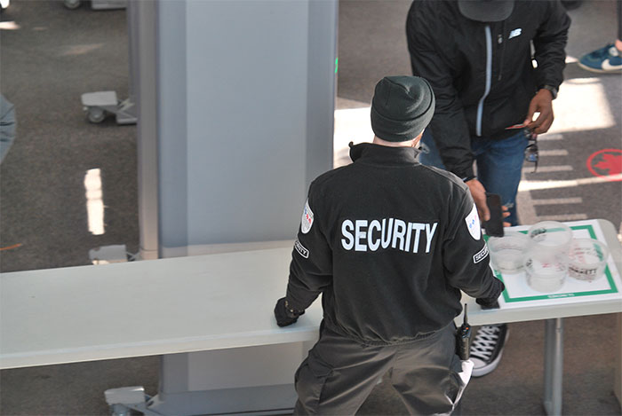 TSA Employee Accidentally Gropes A Woman's Chest Thinking She's A Boy, Ends Up Scoring A Date With Her TSA Employee Accidentally Gropes A Woman's Chest Thinking She's A Boy, Ends Up Scoring A Date With Her