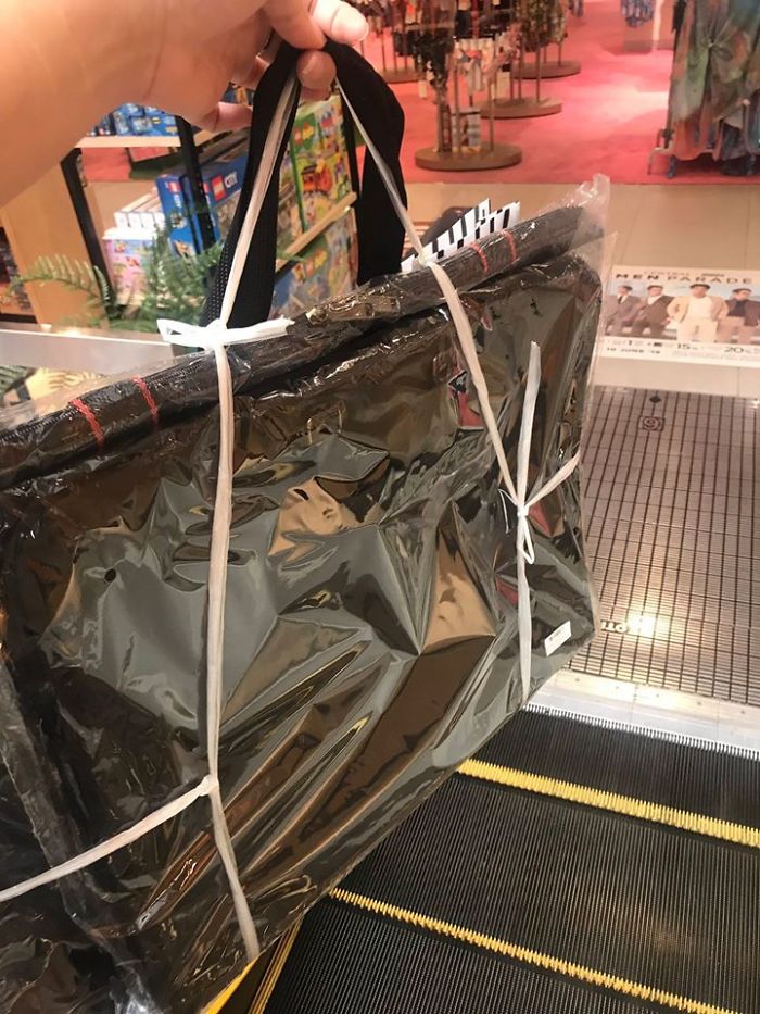 Unusual-Ways-People-Dealing-Plastic-Bag-Ban-Thailand