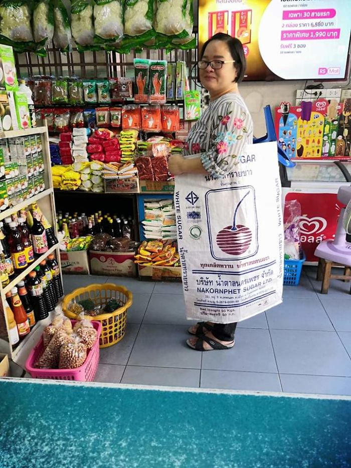 Unusual-Ways-People-Dealing-Plastic-Bag-Ban-Thailand