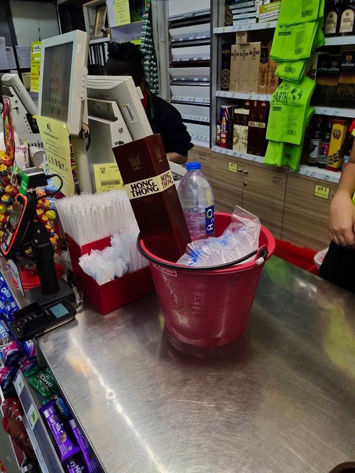 Unusual-Ways-People-Dealing-Plastic-Bag-Ban-Thailand