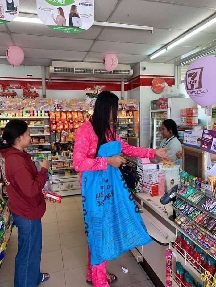 Unusual-Ways-People-Dealing-Plastic-Bag-Ban-Thailand