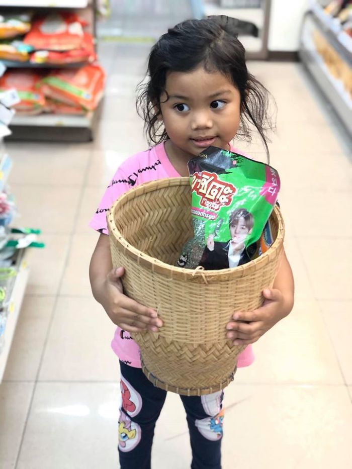 Unusual-Ways-People-Dealing-Plastic-Bag-Ban-Thailand