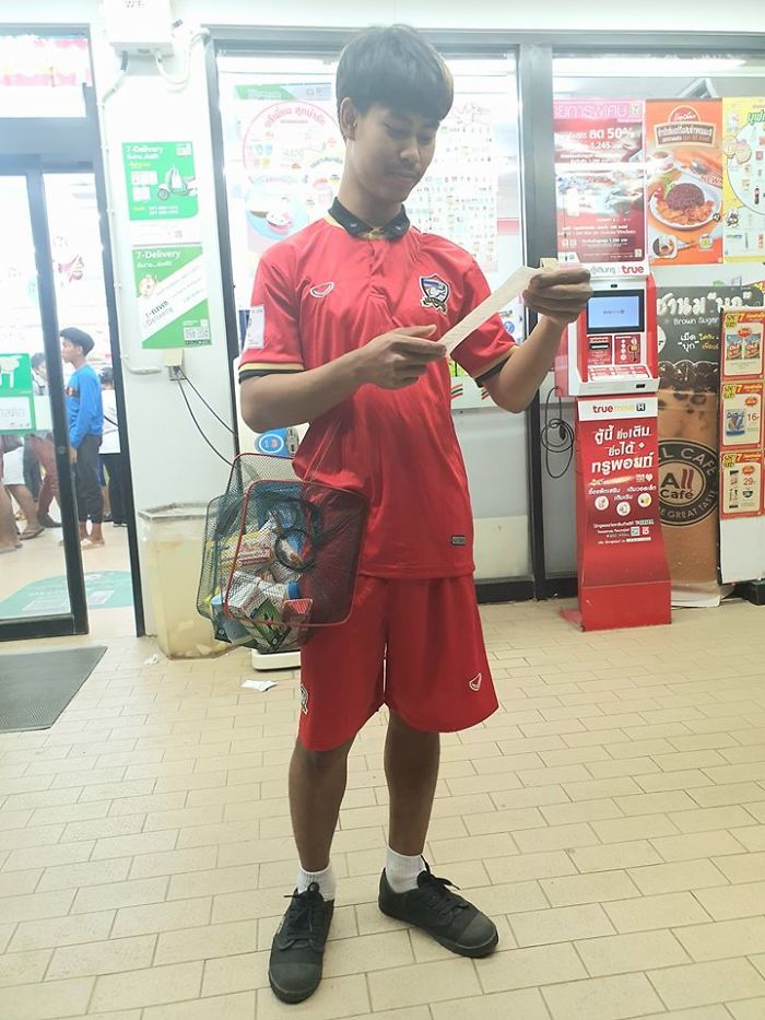 Unusual-Ways-People-Dealing-Plastic-Bag-Ban-Thailand