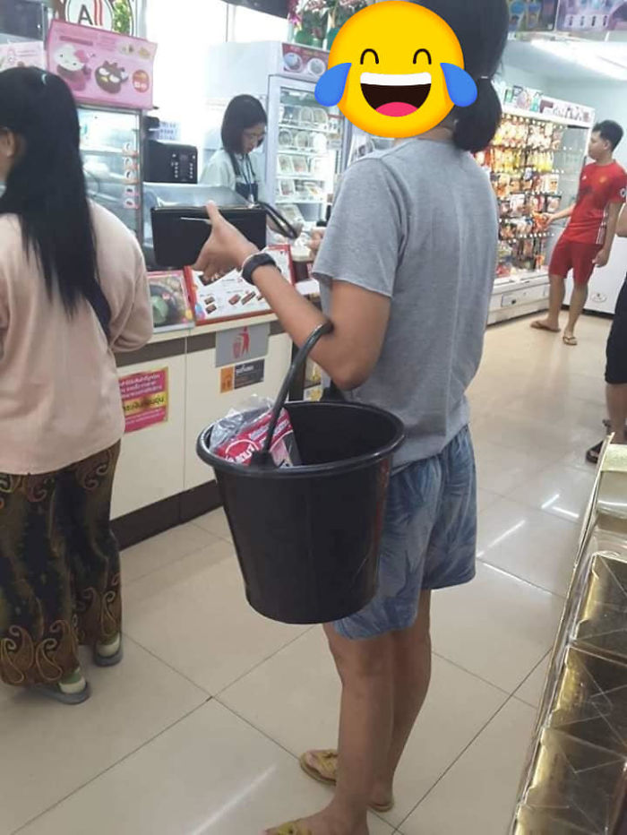 Unusual-Ways-People-Dealing-Plastic-Bag-Ban-Thailand