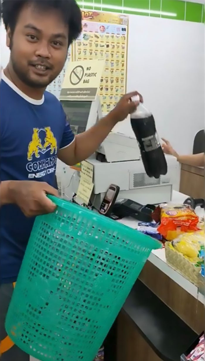 Unusual-Ways-People-Dealing-Plastic-Bag-Ban-Thailand