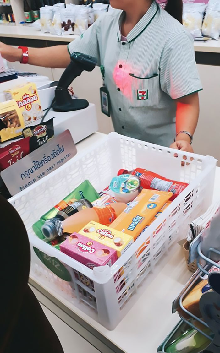 Unusual-Ways-People-Dealing-Plastic-Bag-Ban-Thailand