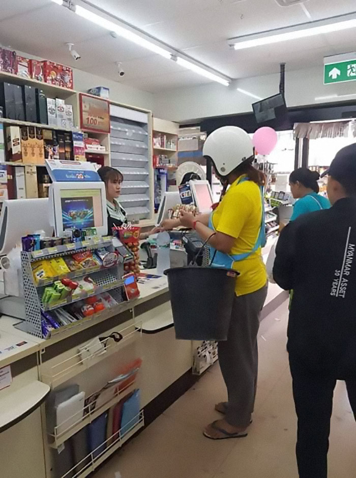 Unusual-Ways-People-Dealing-Plastic-Bag-Ban-Thailand