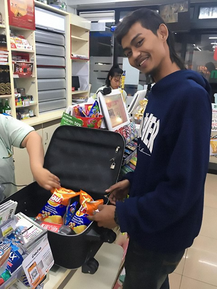 Unusual-Ways-People-Dealing-Plastic-Bag-Ban-Thailand