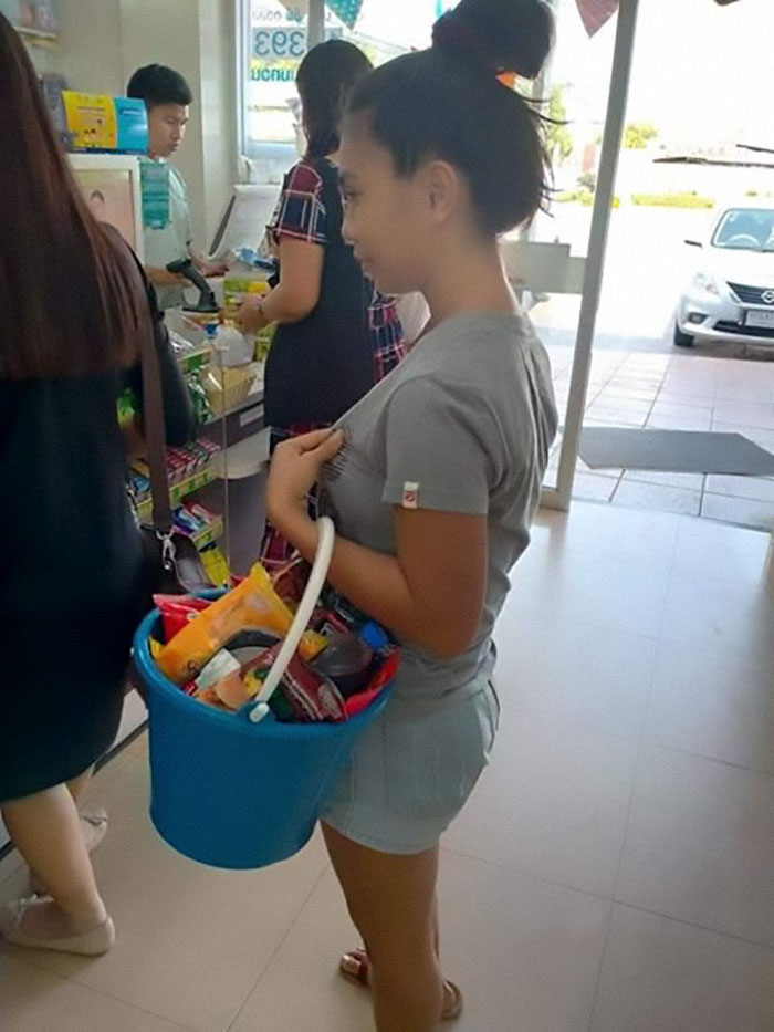 Unusual-Ways-People-Dealing-Plastic-Bag-Ban-Thailand