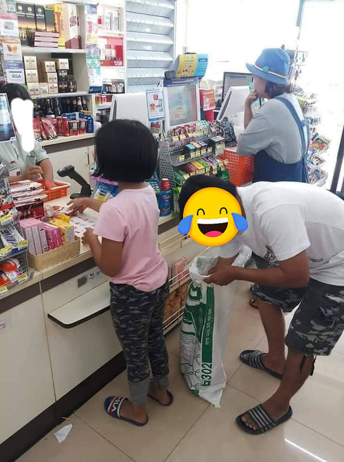 Unusual-Ways-People-Dealing-Plastic-Bag-Ban-Thailand