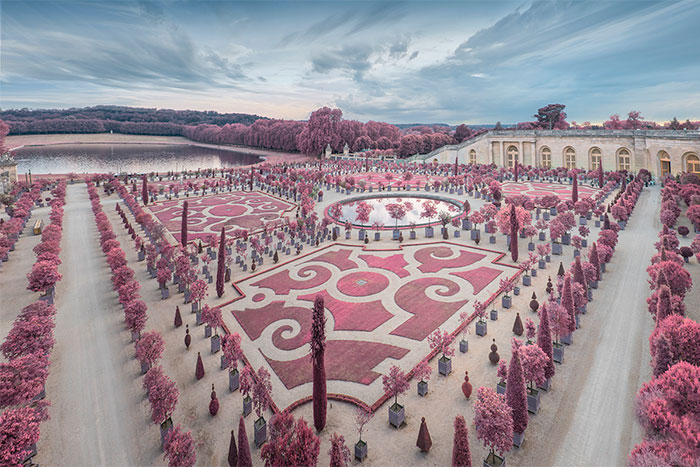 I Took Photographs Of Landmarks In Paris And They Look Like They Belong On A Different Planet (9 Pics)