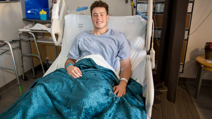 Teen Went Hiking In The Mountains But Got Stuck For 30 Hours, Used Every Trick In The Book To Survive The Harsh Cold