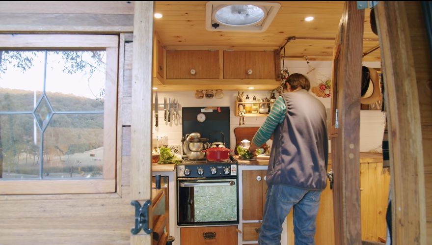 64-Year-Old Solo Woman Travels Full-Time In Her Incredible Tiny House 64-Year-Old Solo Woman Travels Full-Time In Her Incredible Tiny House