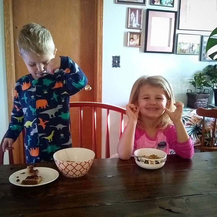Mom Updates The Existing Food Pyramid To What Her Kids Are Actually Willing To Eat Mom Updates The Existing Food Pyramid To What Her Kids Are Actually Willing To Eat